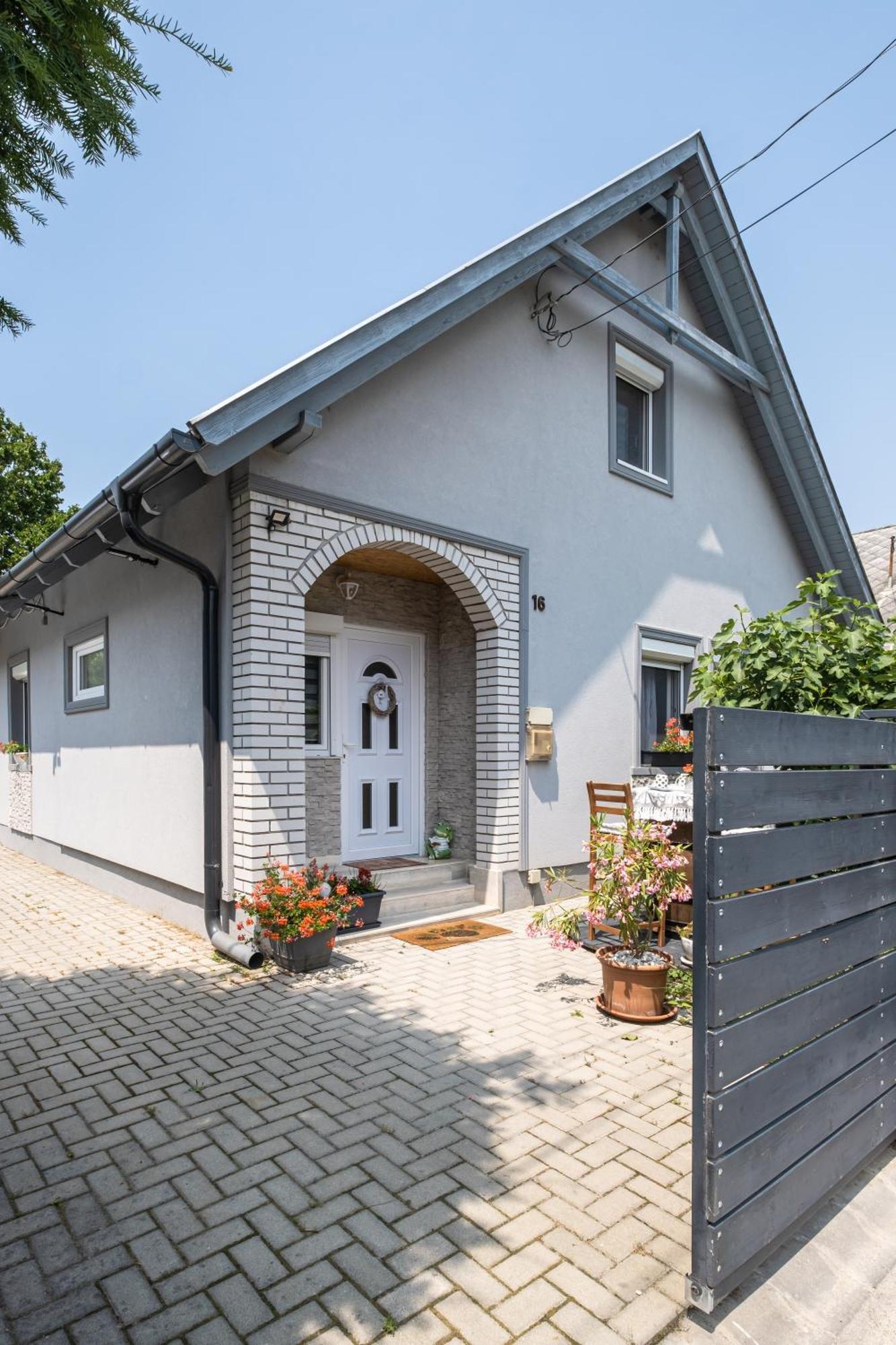 Szuerke Vendeghaz Balatonkenesen Apartment Luaran gambar
