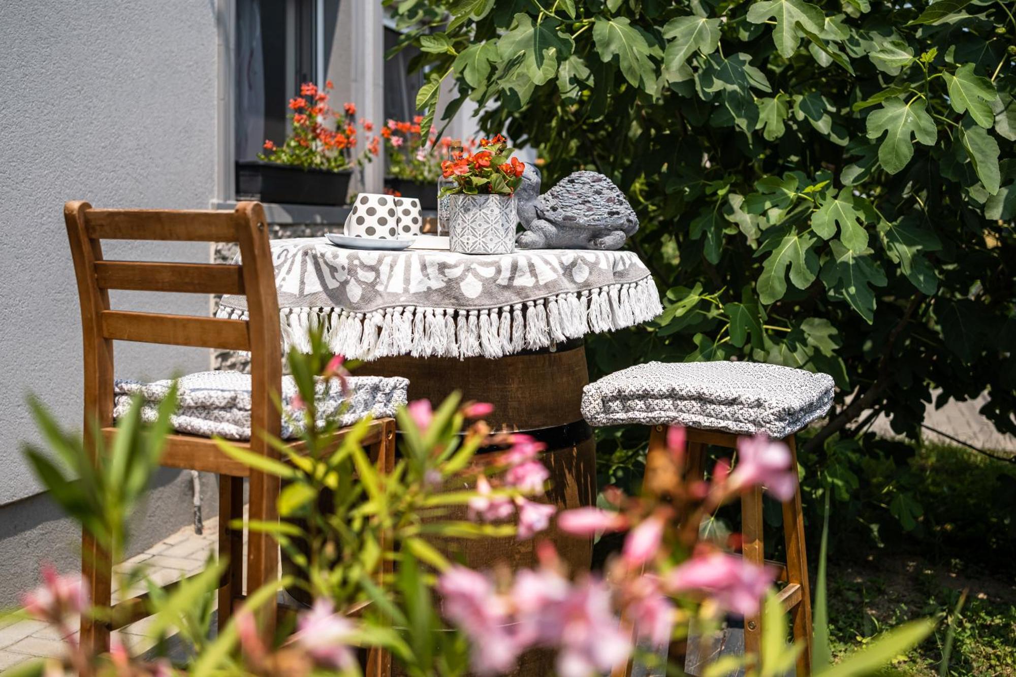 Szuerke Vendeghaz Balatonkenesen Apartment Luaran gambar